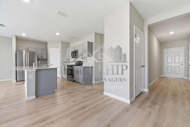 Building Photo - 12937 Camarillo Pl