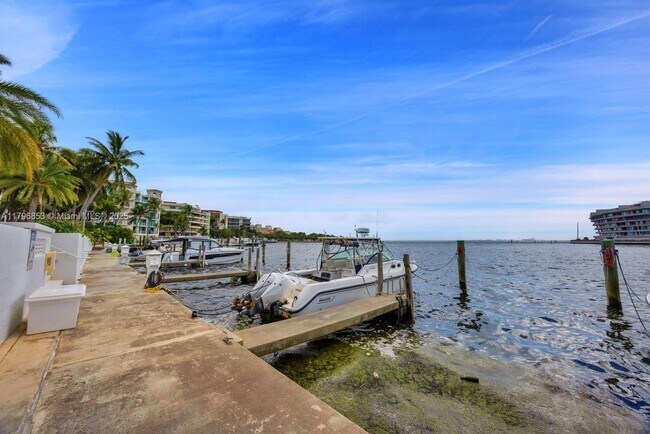 Building Photo - 1600 S Bayshore Ln