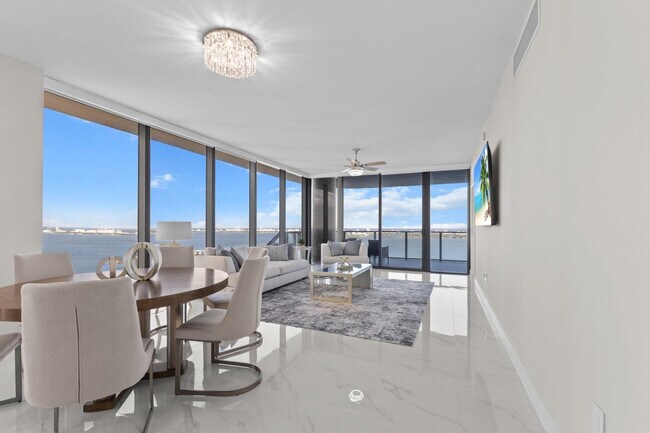 Primary Photo - 700 NE Miami Pl