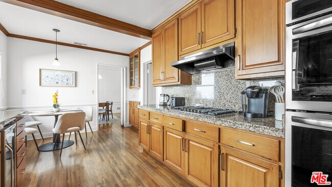 Building Photo - 10575 Holman Ave