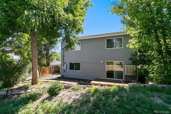 Building Photo - "Spacious 5-Bedroom Denver Gem with 2.5 Baths and 1,920 Sq Ft of Comfort!"