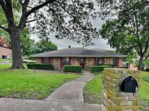 Building Photo - 205 Woodpark Ln