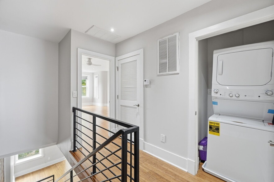 Building Photo - 2128 1st St NW