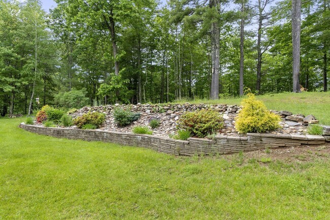 Building Photo - 9 Hoyt Dr