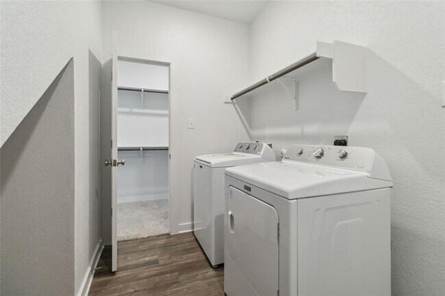 Building Photo - 217 Snowbell St