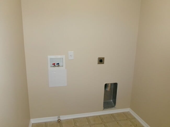 Building Photo - 3 bedroom, 2.5 bath home located in Bellegrove Preserve