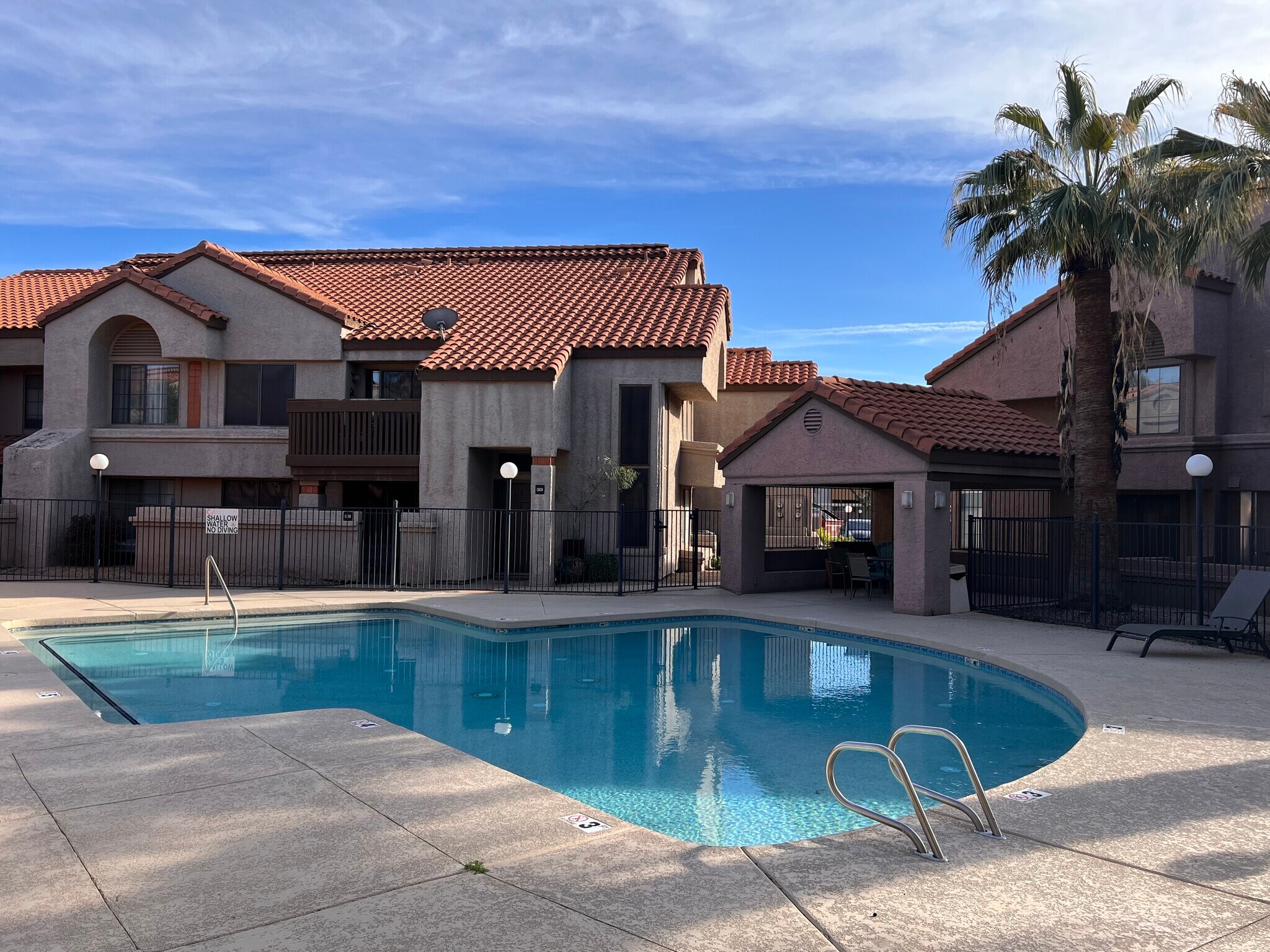 Building Photo - 700 E Mesquite Cir