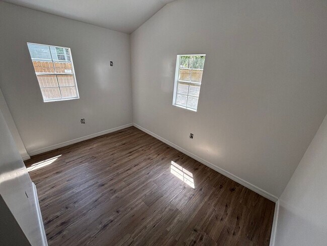 Building Photo - 1416 Robin St