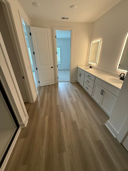 Building Photo - 3134 Marbella Cir