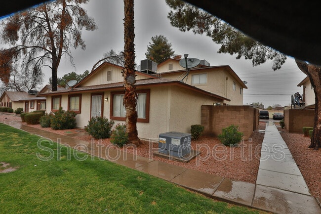 Building Photo - 860 E Brown Rd