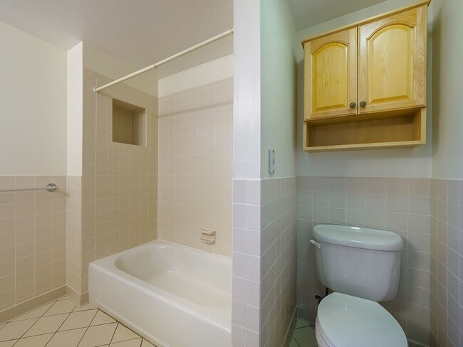 Building Photo - 2702 Navarre Dr