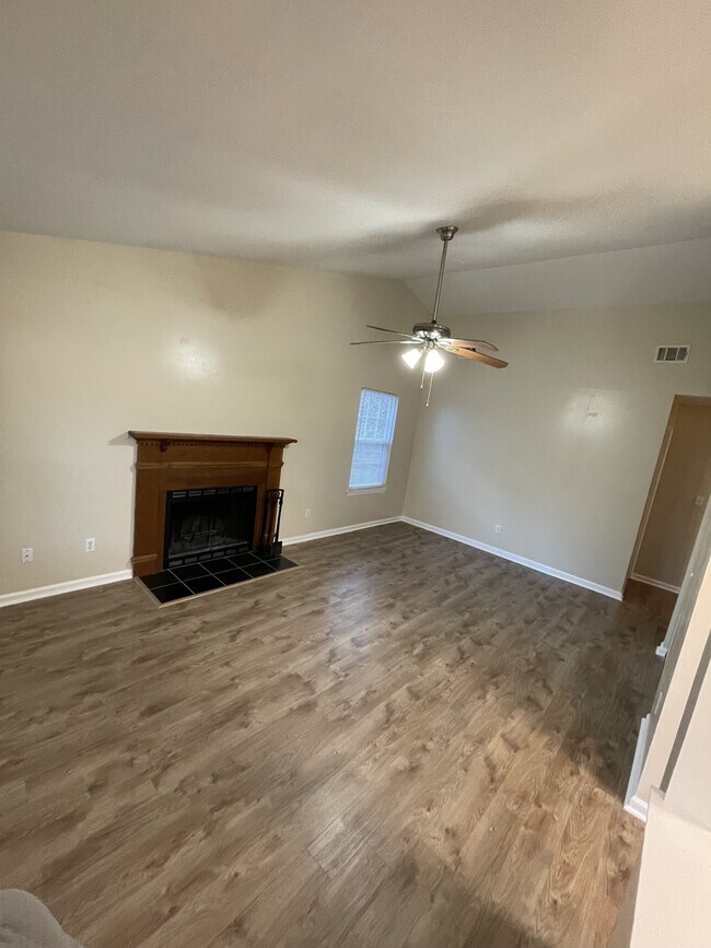 Building Photo - 2817 Ridgecrest Dr