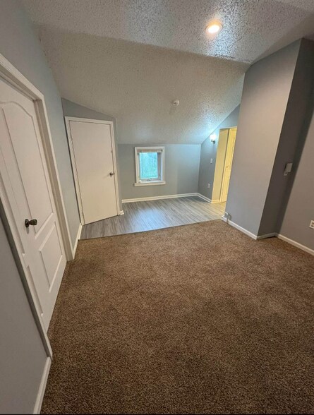 Building Photo - 703 Humbert Ave