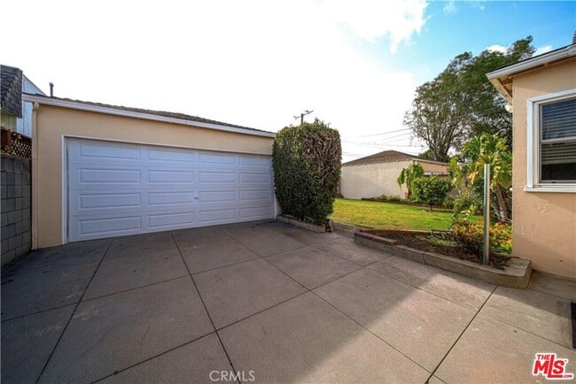 Building Photo - 8029 Airlane Ave