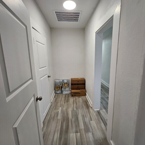 Building Photo - 1509 W Collin St