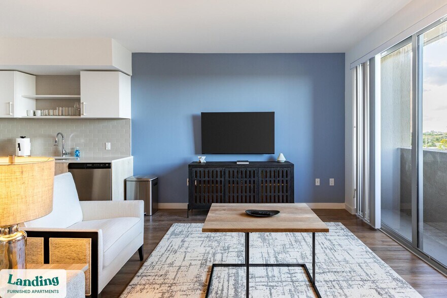 Building Photo - 200 NE 1st Ave