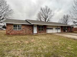 Building Photo - 2004 Horseshoe Dr