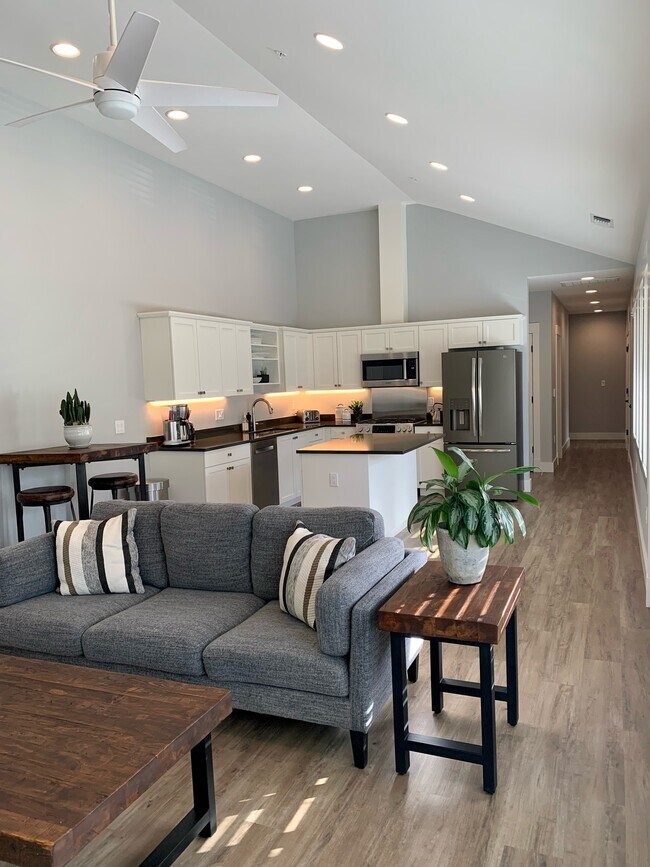 Living Room/Kitchen - 16524 Boones Ferry Rd