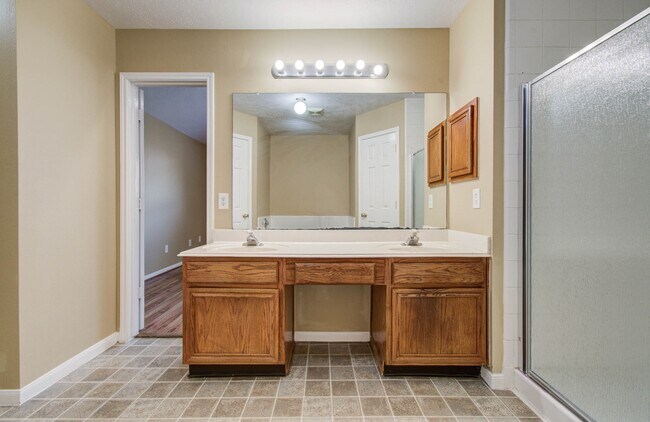 Building Photo - 5010 Brower Crest Dr