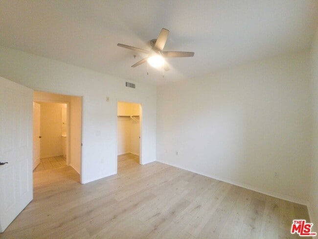 Building Photo - 6020 S Seabluff Dr