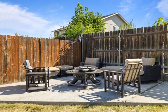 Building Photo - Charming 3-Bed, 2-Bath Single-Family Residence Near Rd 68!