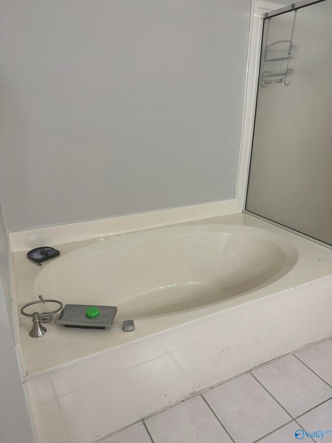 Building Photo - 113 Montrose Dr