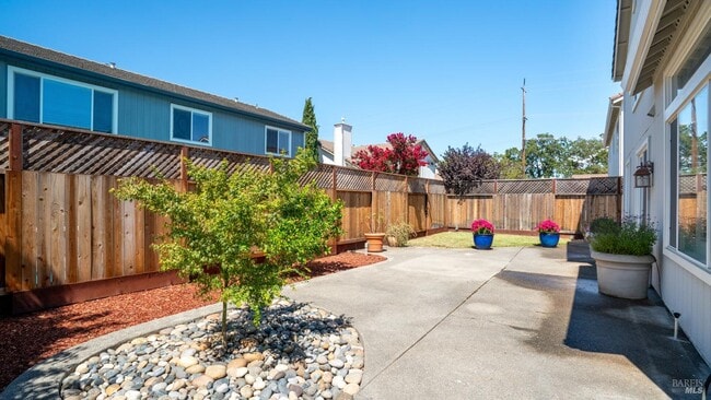 Building Photo - 7351 15th Hole Dr