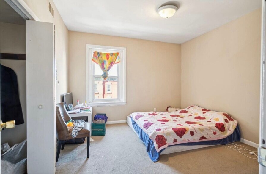 Building Photo - 4036 Spring Garden St