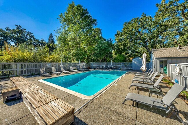 Building Photo - Attractive 3bd/2.5ba Townhouse in Sonoma Greens!