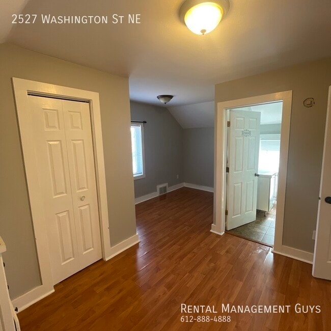 Building Photo - 4 Bedroom Home! Updated Kitchen and Office!