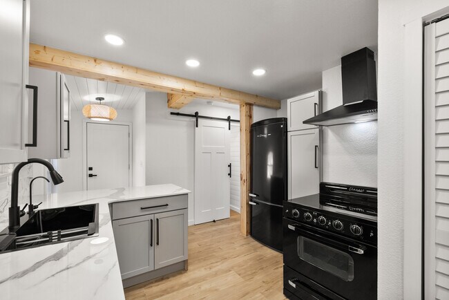Building Photo - 11259 Chapp Ave