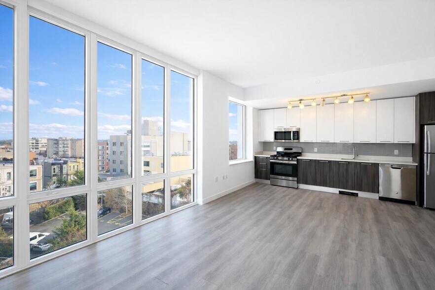 Building Photo - 1524 Sheepshead Bay Rd