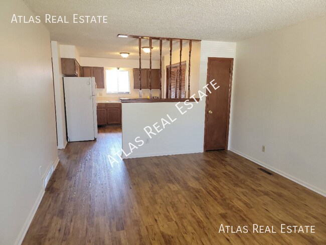 Primary Photo - AVAILABLE in OCTOBER!! Cozy 2 Bed / 1 Bath...