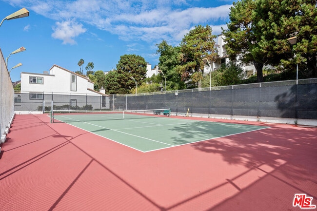 Building Photo - 1580 Palisades Dr