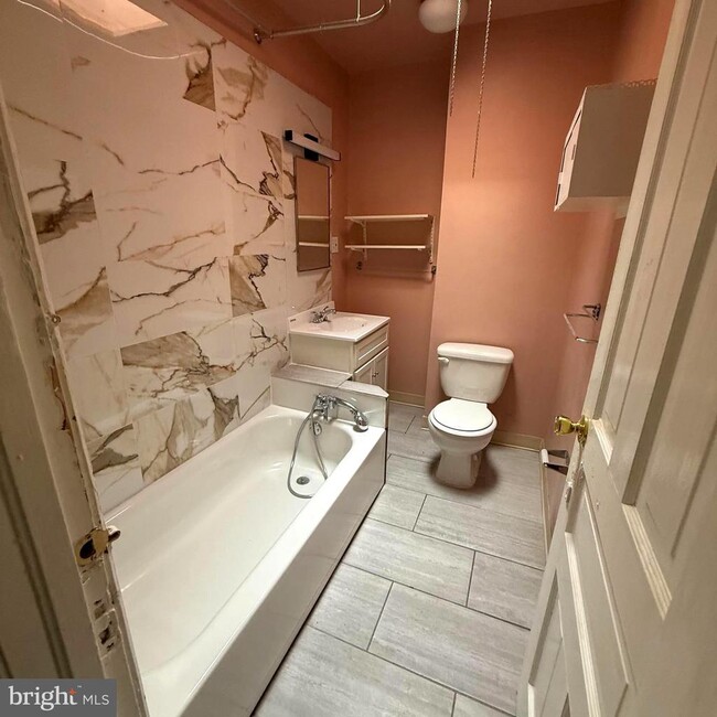 Building Photo - 158 N Millick St