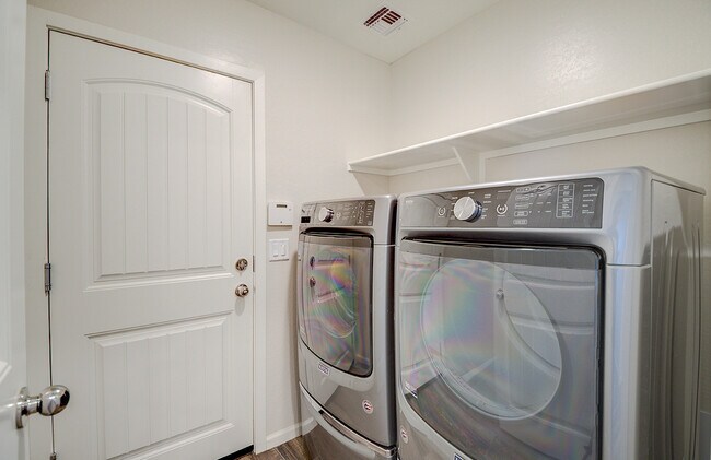 Building Photo - 1740 E Fontana Dr