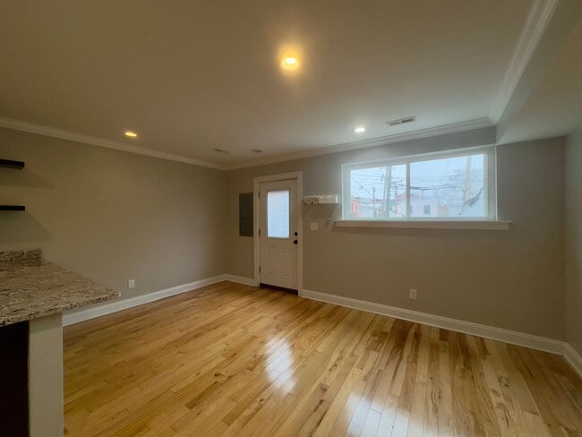 Building Photo - Charming 3 Bedroom/2.5 Bathroom Duplex in Hampden!