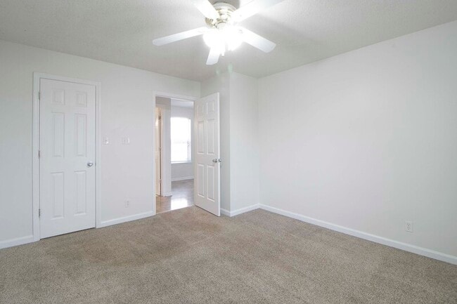 Building Photo - 606 Artic Ave