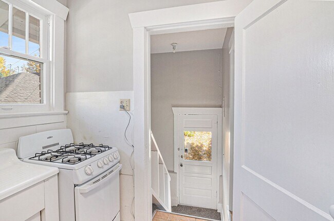 Building Photo - Spacious 2 bedroom home in the heart of City Park! LEASING SPECIAL INFO BELOW