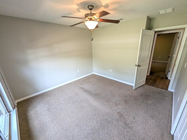 Building Photo - 8450 Island Dr