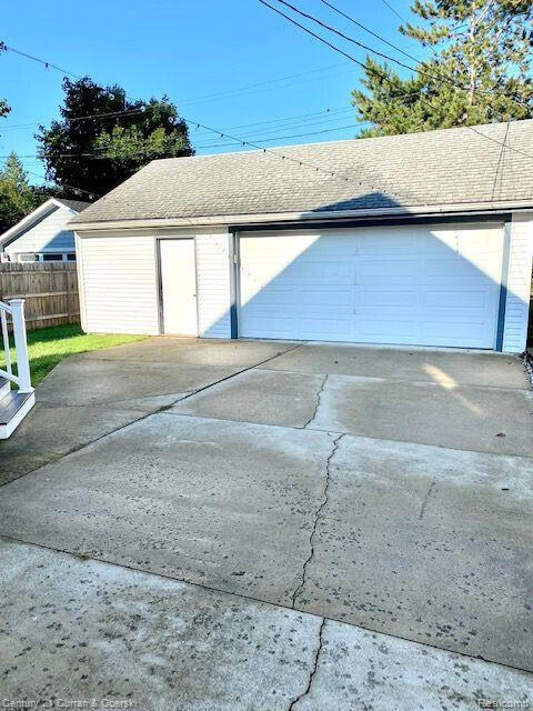 Building Photo - 702 S Altadena Ave