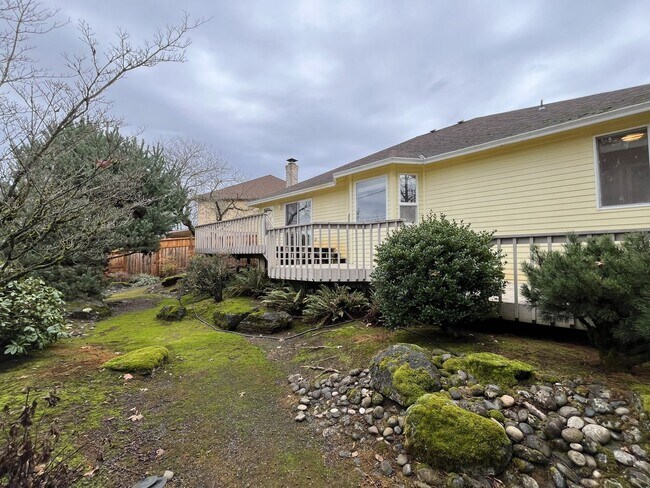 Building Photo - Elegant Home Offering Open Living Spaces, Spacious Primary Suite, and Nature-Inspired Yard