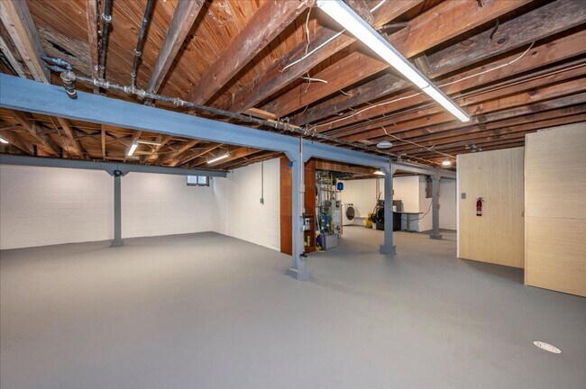 Building Photo - 116-118 Linden Avenue