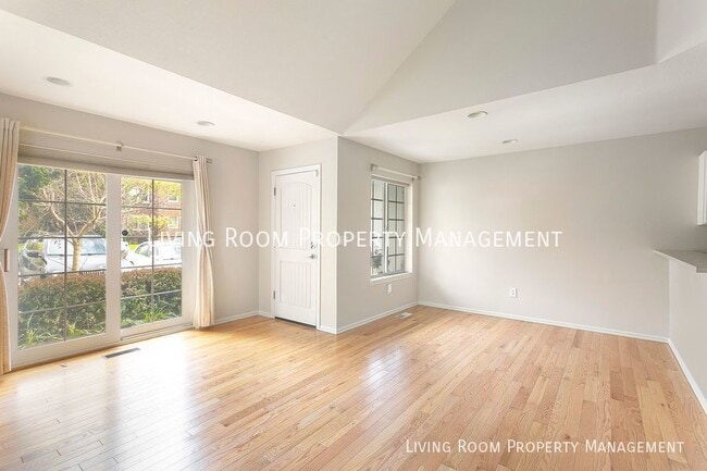 Building Photo - 1602 NE Glisan St