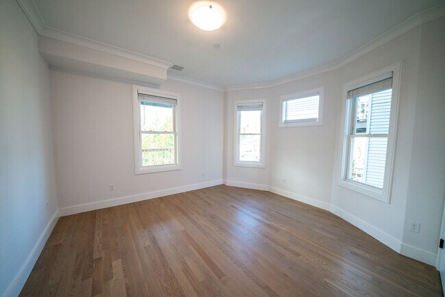 Building Photo - 37 Calumet St