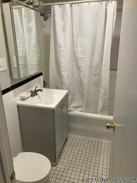 Building Photo - 95 Nichols St