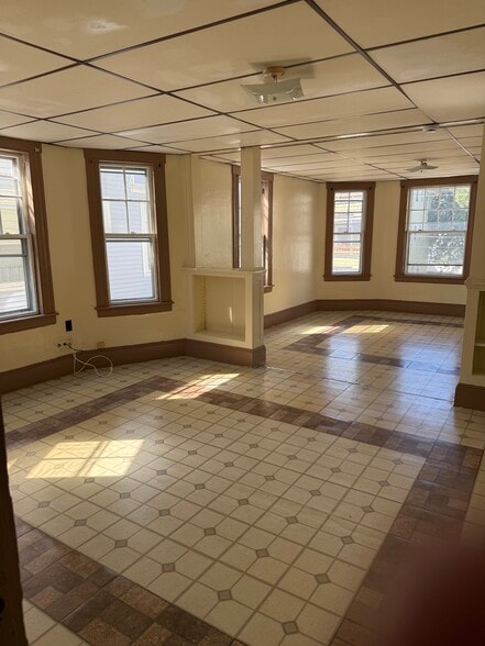 Building Photo - 47 Juniper St