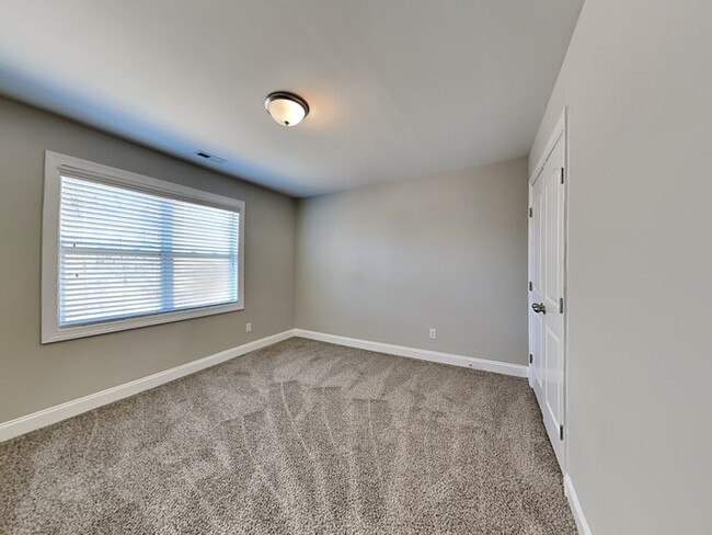 Building Photo - 51 Tall Oak Ct