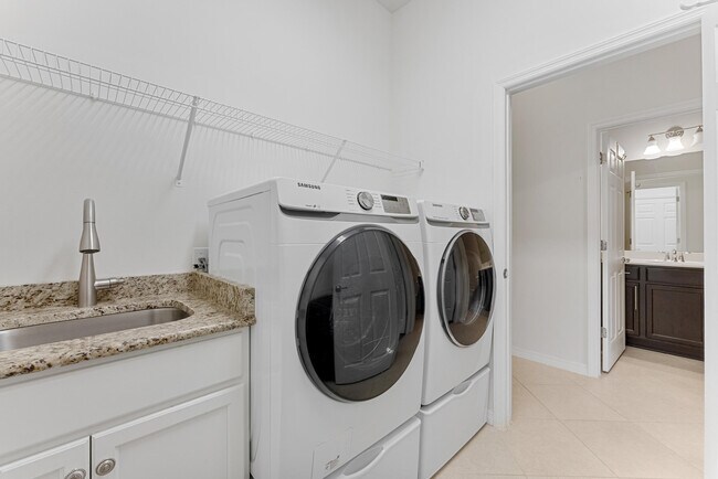 Building Photo - 4615 Siena Cir