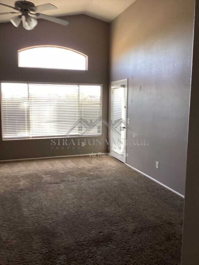 Building Photo - 22427 N Van Loo Dr